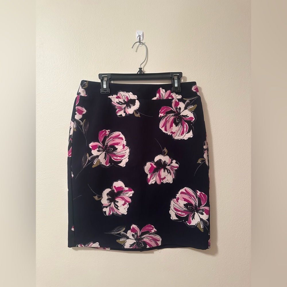 Ann Taylor Factory Floral Pencil Skirt; Size 2P